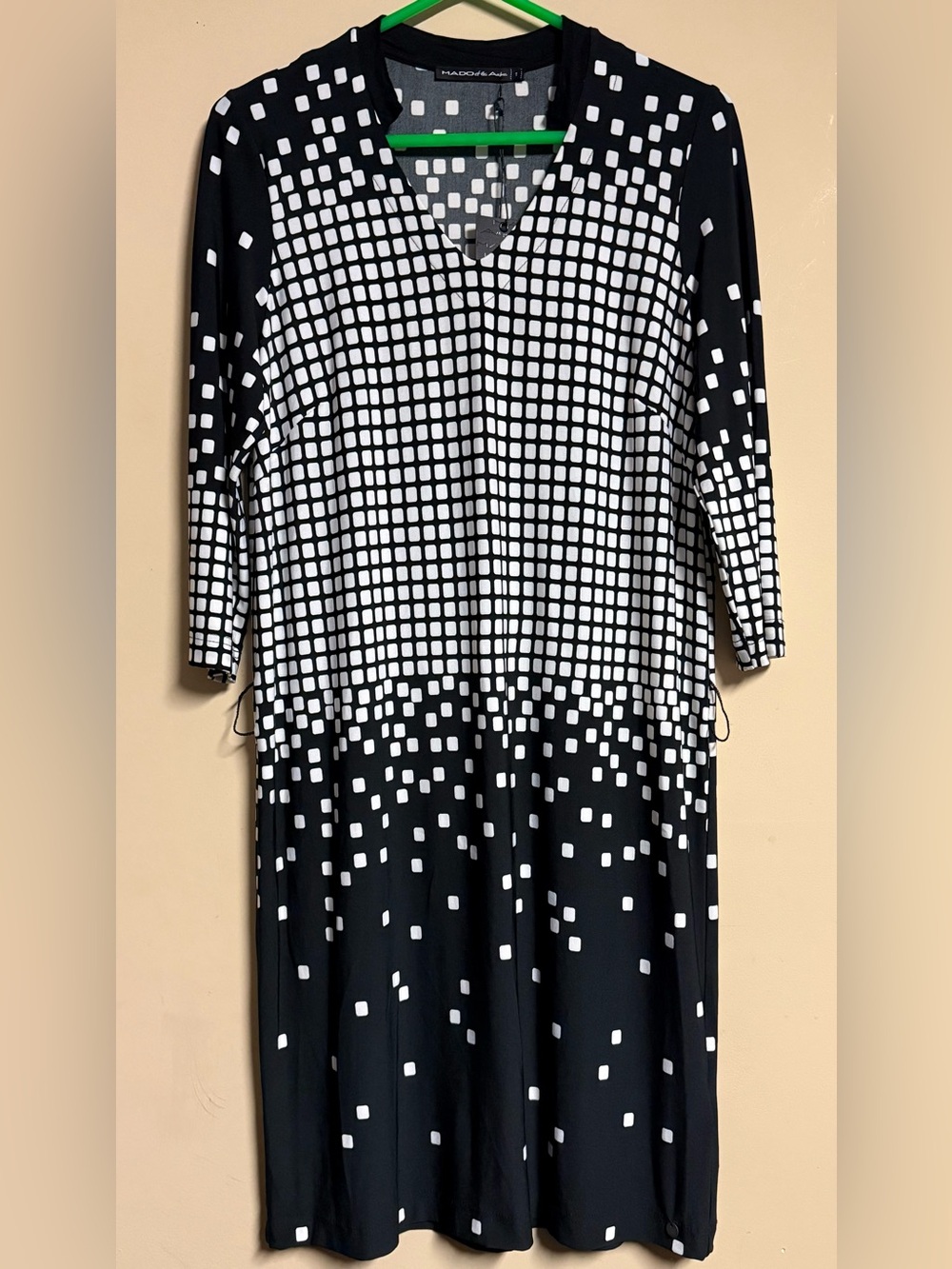 NWT Mado Et Les Autres Black & White Square-Print V-Neck Midi Dress
Size XL